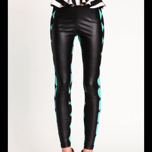 🎀SOLD OUT🎀Black & Mint Checkered Leggings - Picture 3 of 4