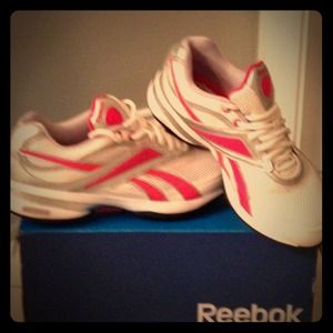 👟Reebok Easy Tone Sneaks👟