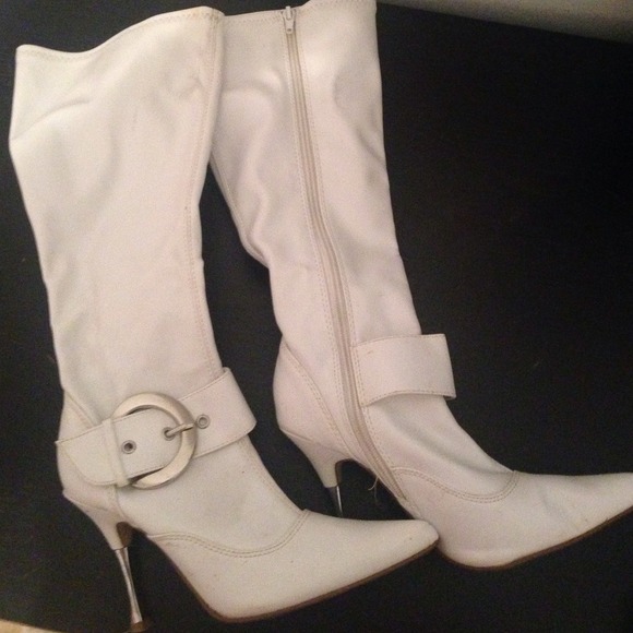 ⛔️SOLD ⛔️🎀white boots🎀 - Picture 2 of 2