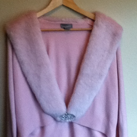 Super soft sweaters with fake fur trim & Clasp