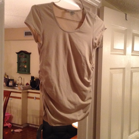 🚫🚫sold in bundle🚫🚫Mimi maternity tan shirt