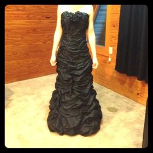 TERANI Black Strapless Ball Gown SZ 4 $175 OBO