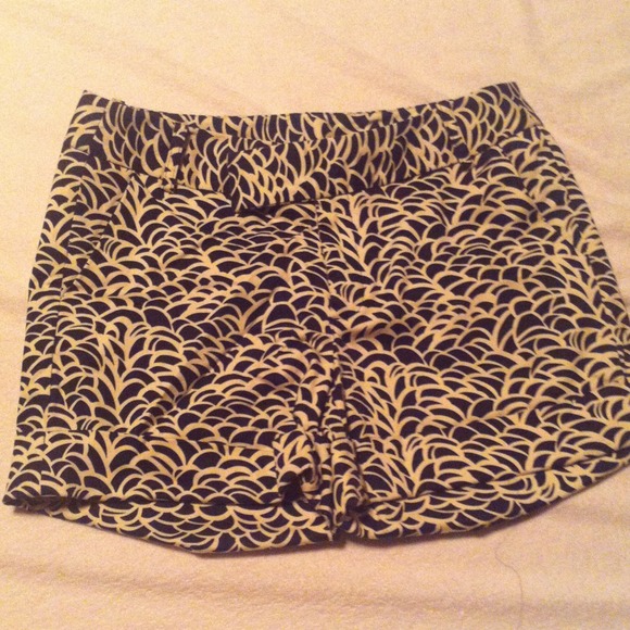 Sexy black and white cuffed shorts