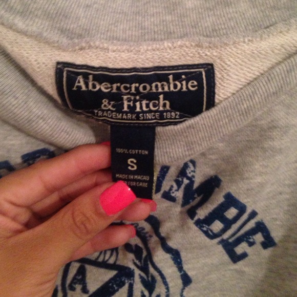 ⛔️SOLD⛔️🎀A&F crop sweater🎀 - Picture 2 of 2