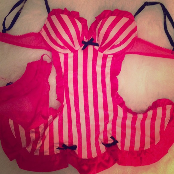 Victorias Secret Lingerie w/ Ruffle Panty