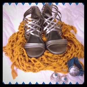 Adorable Silver Sandals🌞