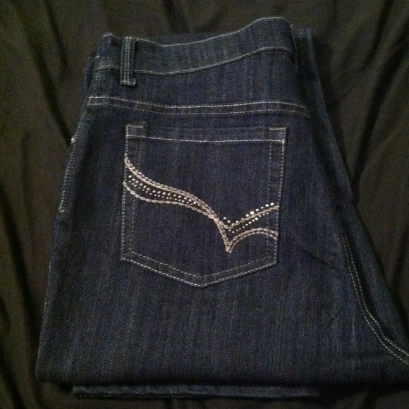 Gloria Vanderbilt dark wash jeans. - Picture 1 of 2