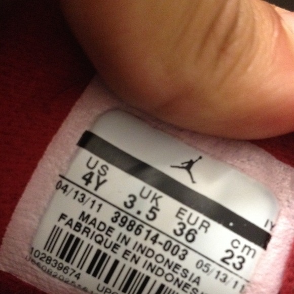 Air Jordan 3 Size 4Y , AUTHENTIC - Picture 3 of 3