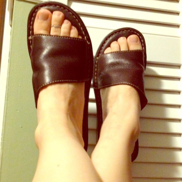 Be Born again in these Born sandals!