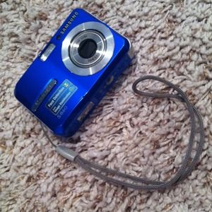 Samsung blue camera with case
