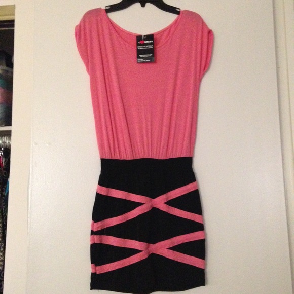 Color-Block Dress - Picture 2 of 2