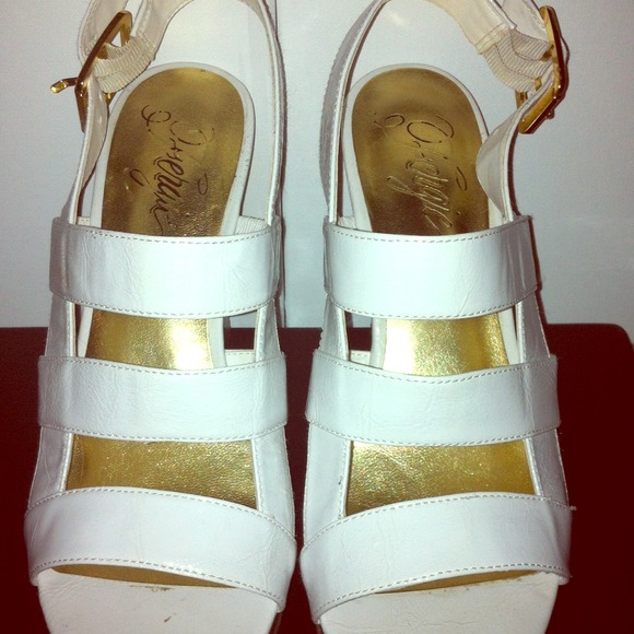 White Wedges