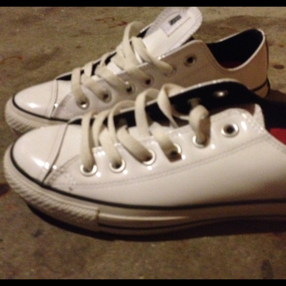 Converse - Picture 2 of 4