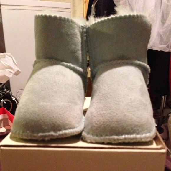 Baby boy Authentic Uggs - Picture 1 of 2