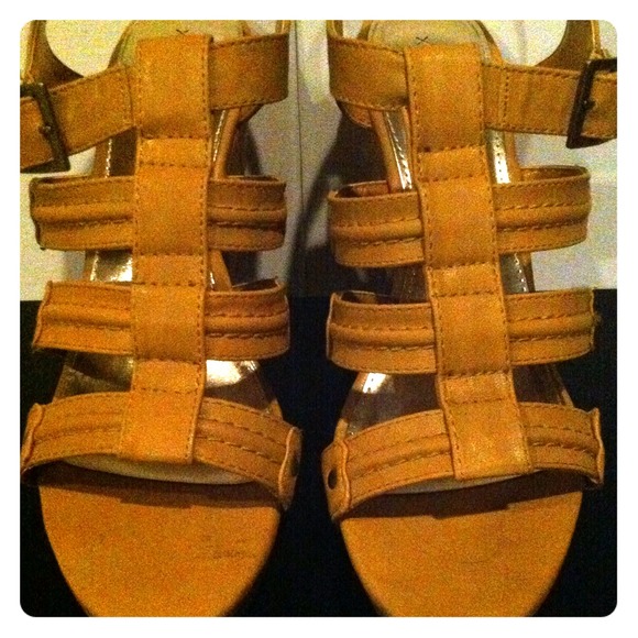 Yellow wedges