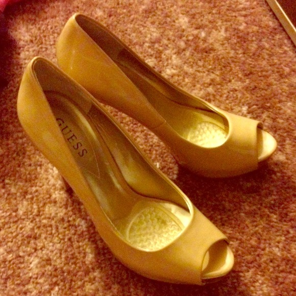 Guess nude heels size 9