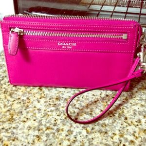💗RESERVED💗 Coach wallet/wristlet