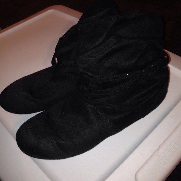 Boots - Picture 2 of 3