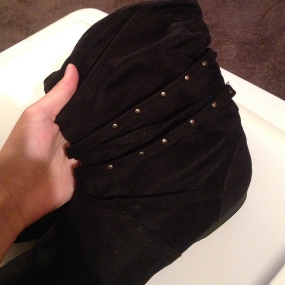 Boots - Picture 3 of 3