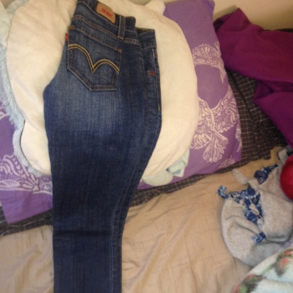 Levi's - Picture 2 of 3