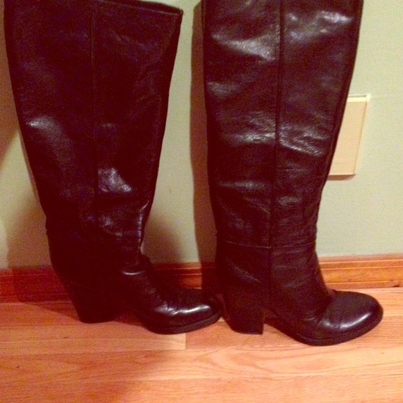 Tahari Leather boots