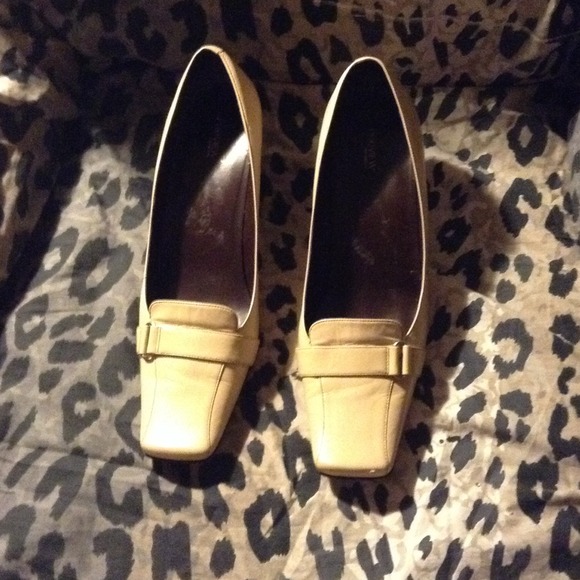 Dressy pumps