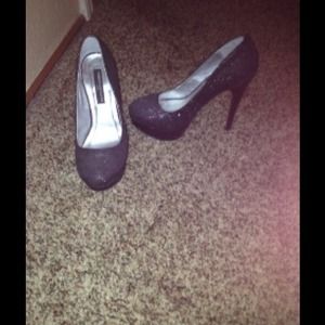 Black sparkle pumps