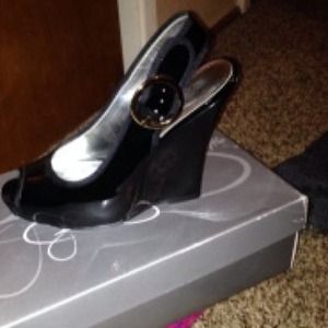 Jessica Simpson black wedge