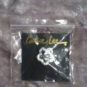 Cookie lee flower pin