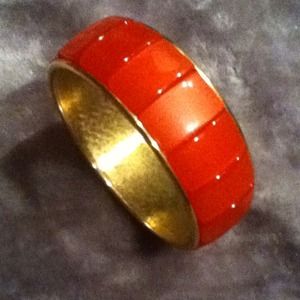 Fashionable orange bracelet