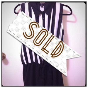 Cute forever 21 black and white jumper!!!