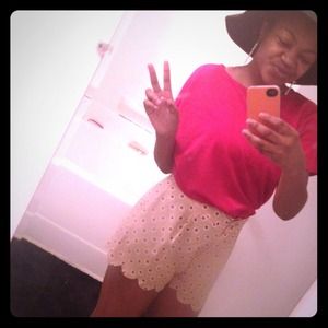 Size (S) Tan & Red Flower Polka Dot Shorts💛❤️💛❤️