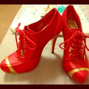 🚫Hold🚫Liliana red boot heels!!!!