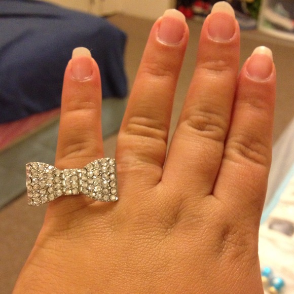 Bright bow ring!!! - Picture 2 of 4