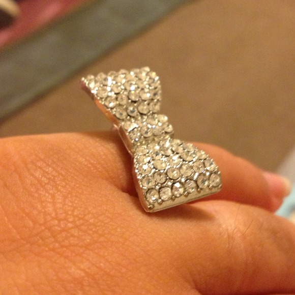 Bright bow ring!!! - Picture 3 of 4