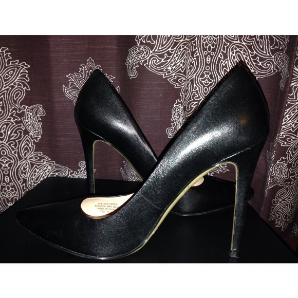 Enzo Angiolini Shoes - ⚠️RESERVED⚠️ Enzo Angiolini 'Frolic' Pump