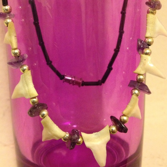Beachy shark teeth neckless!!! - Picture 2 of 3