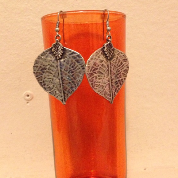 Sliver leaves earrings!!