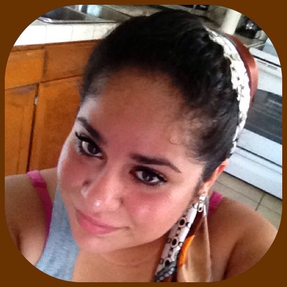 Meet the seller!! And a lil bit of her life!! 😊😄