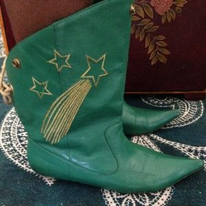 SOLD!!!Tinkerbell boots