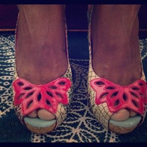 Pink butterfly wedge