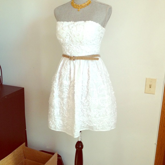 Sold!!! 💥beautiful knee length white dress.💥