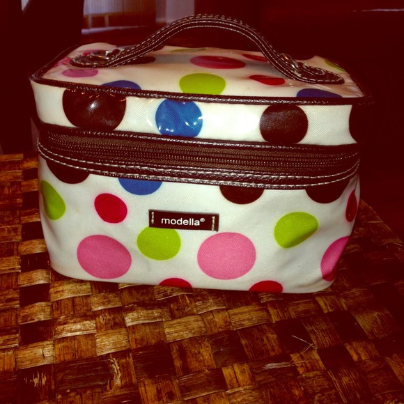 ✨✨Modella Medium Cosmetic Bag✨✨