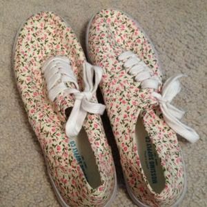 Sweet floral tennis shoes