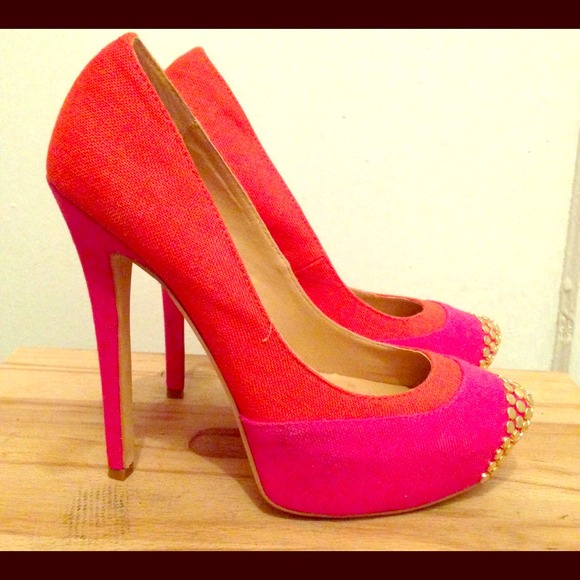Pink and orange pump with gold embellishment