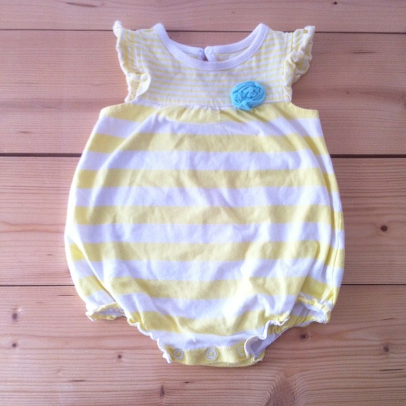 ✔️SOLD Baby girl clothes 9 months