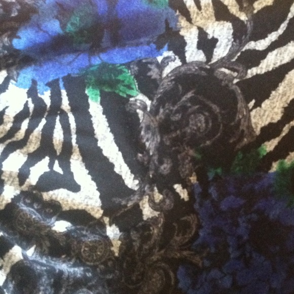 🚫 SOLD: Floral/Zebra Print Top - Picture 2 of 3