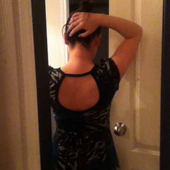 🚫 SOLD: Floral/Zebra Print Top - Picture 3 of 3