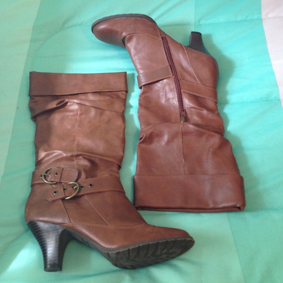 ❌SOLD IN A BUNDLE❌Faux leather cognac brown boots!