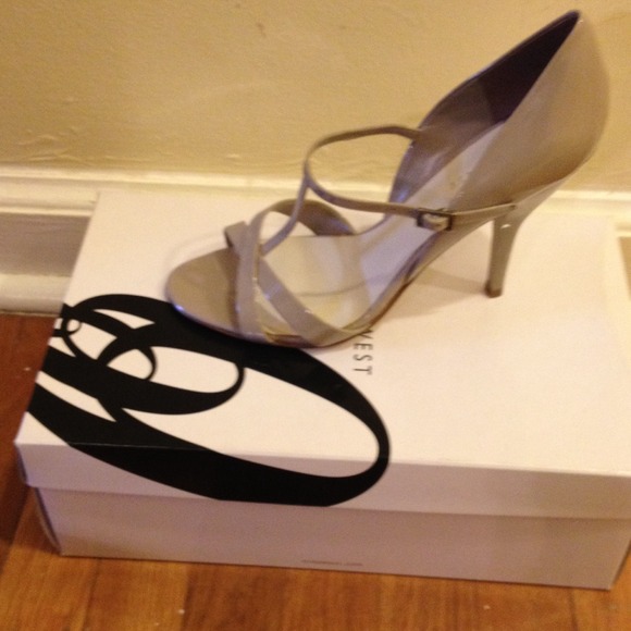 Ladies Nine West Taupe T-strap heels! Never worn!